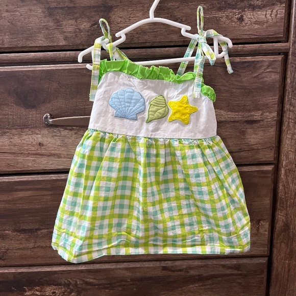 Toddler Girl Beach Outfit - Picture 1 of 8